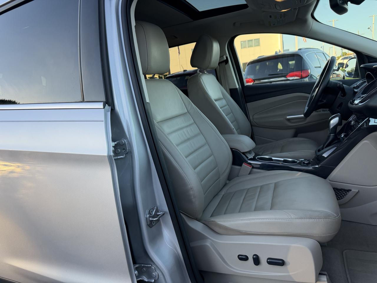 Ford Escape Titanium 4WD 2015