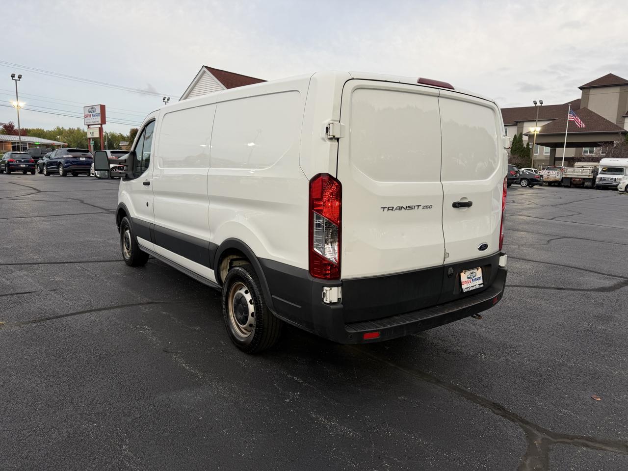 Ford Transit 250 Van Low Roof w/Sliding Pass. 130-in. WB 2020
