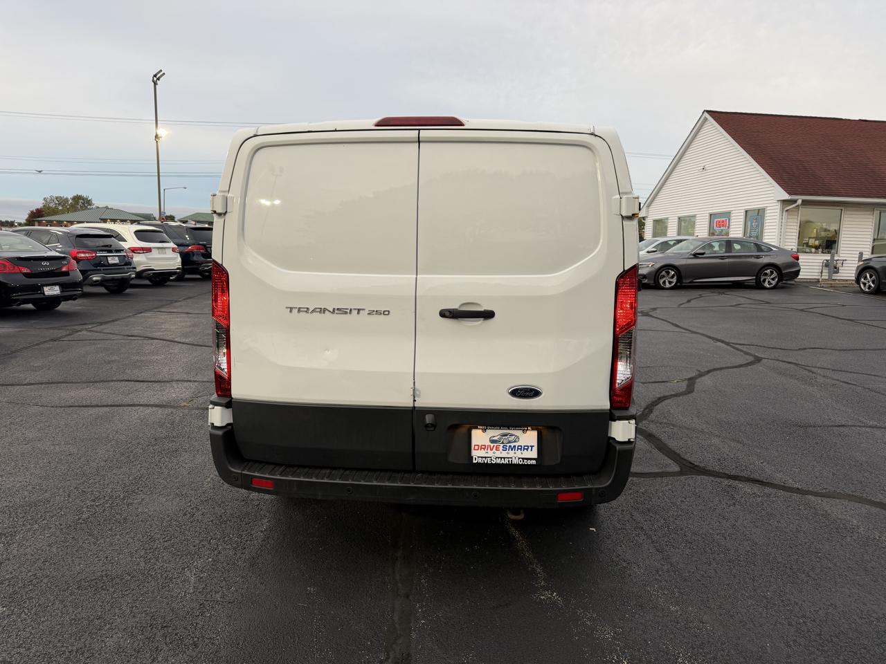 Ford Transit 250 Van Low Roof w/Sliding Pass. 130-in. WB 2020