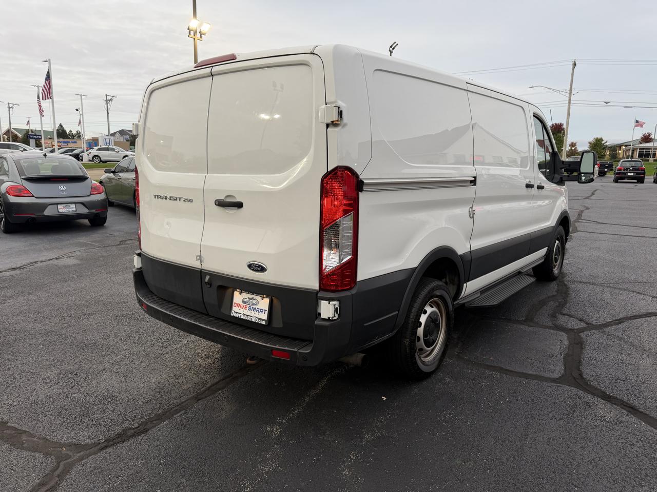 Ford Transit 250 Van Low Roof w/Sliding Pass. 130-in. WB 2020