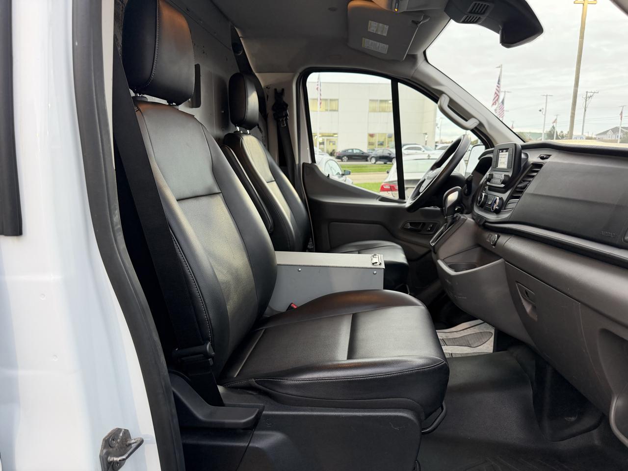 Ford Transit 250 Van Low Roof w/Sliding Pass. 130-in. WB 2020