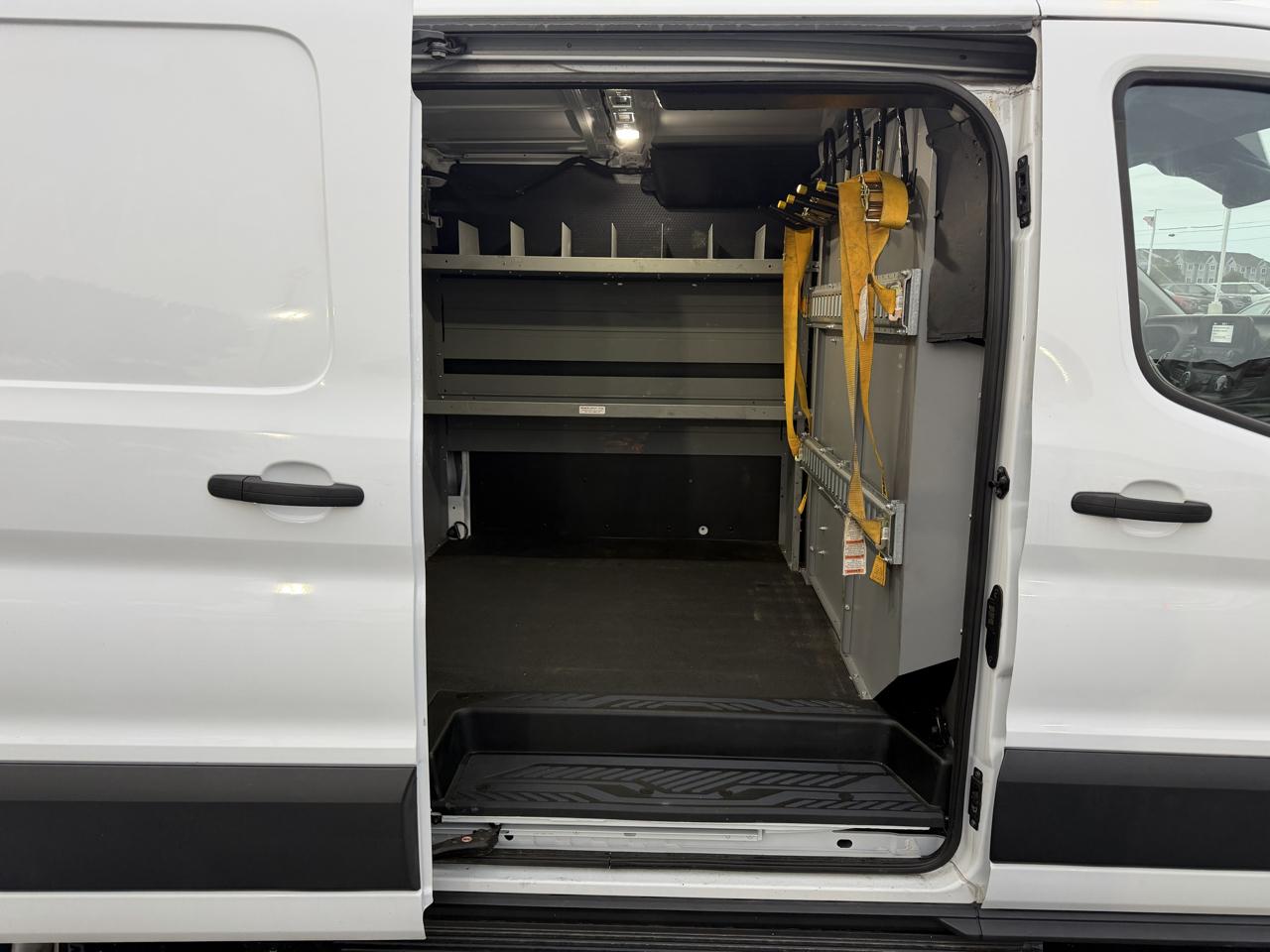 Ford Transit 250 Van Low Roof w/Sliding Pass. 130-in. WB 2020