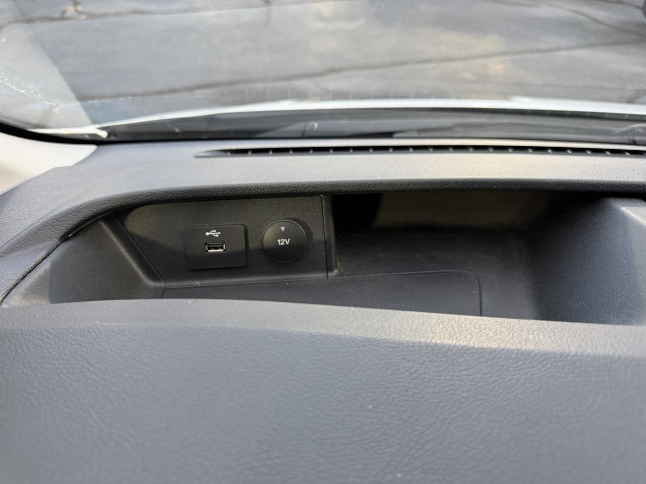 Ford Transit 250 Van Low Roof w/Sliding Pass. 130-in. WB 2020