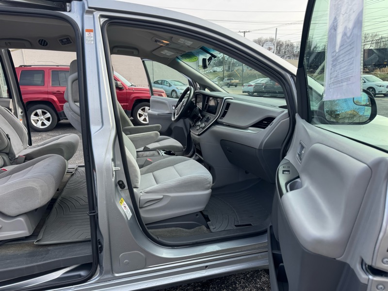 Toyota Sienna LE FWD 8-Passenger V6 2015