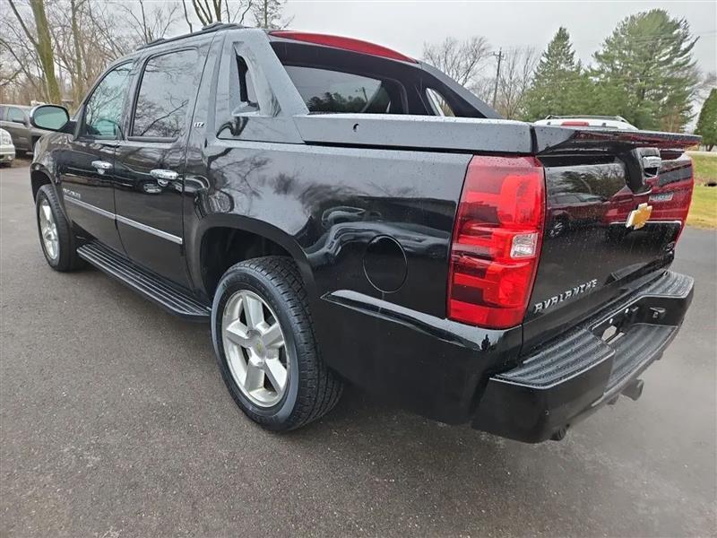 Chevrolet Avalanche LTZ 4WD 2012