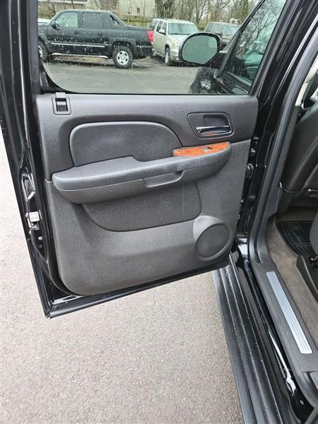 Chevrolet Avalanche LTZ 4WD 2012