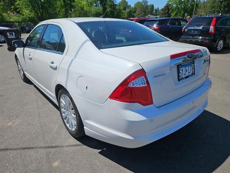 Ford Fusion Hybrid Sedan 2010