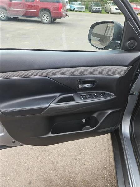 Mitsubishi Outlander SEL AWD 2020
