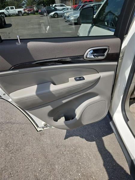 Jeep Grand Cherokee Laredo 4WD 2012