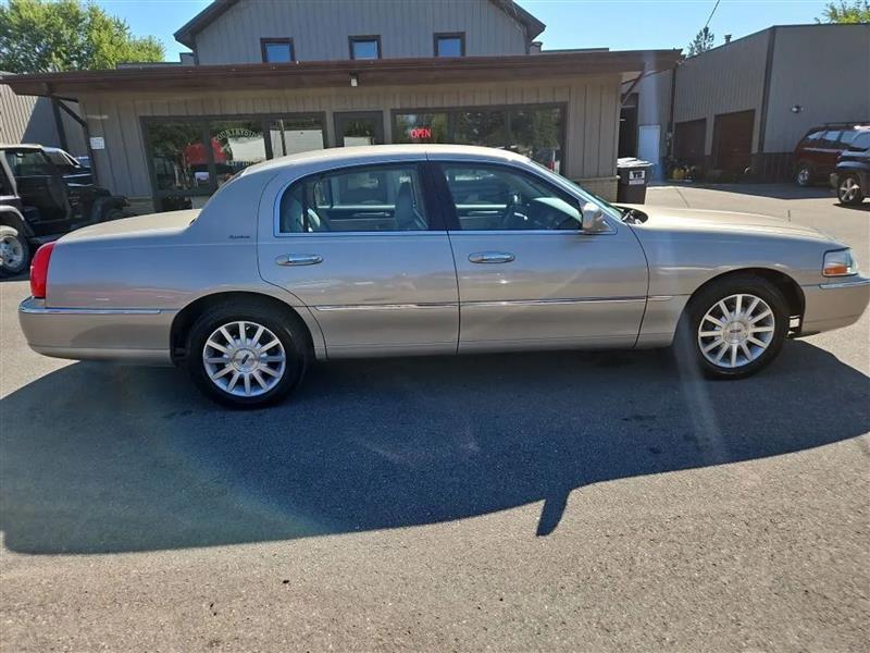 Lincoln Town Car Signature 2006