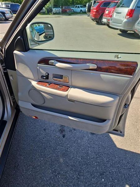 Lincoln Town Car Signature 2006