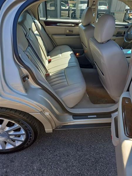 Lincoln Town Car Signature 2006