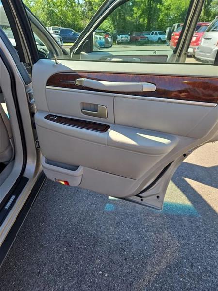 Lincoln Town Car Signature 2006