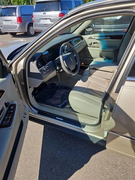 Lincoln Town Car Signature 2006