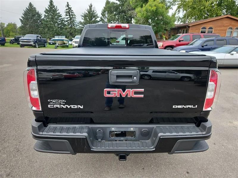 GMC Canyon Denali Crew Cab 4WD Long Box 2017