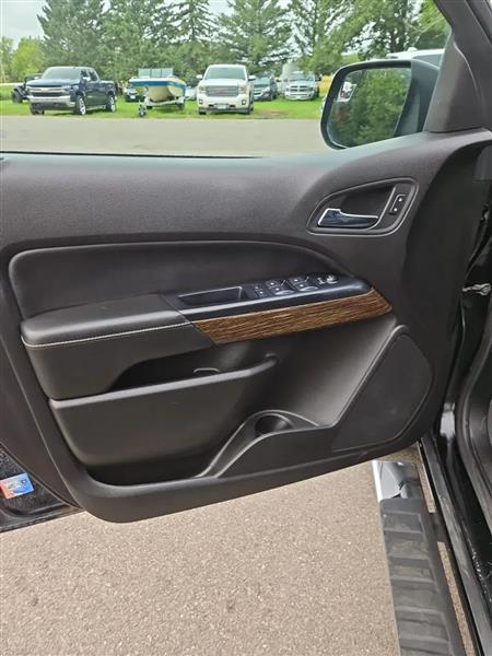 GMC Canyon Denali Crew Cab 4WD Long Box 2017
