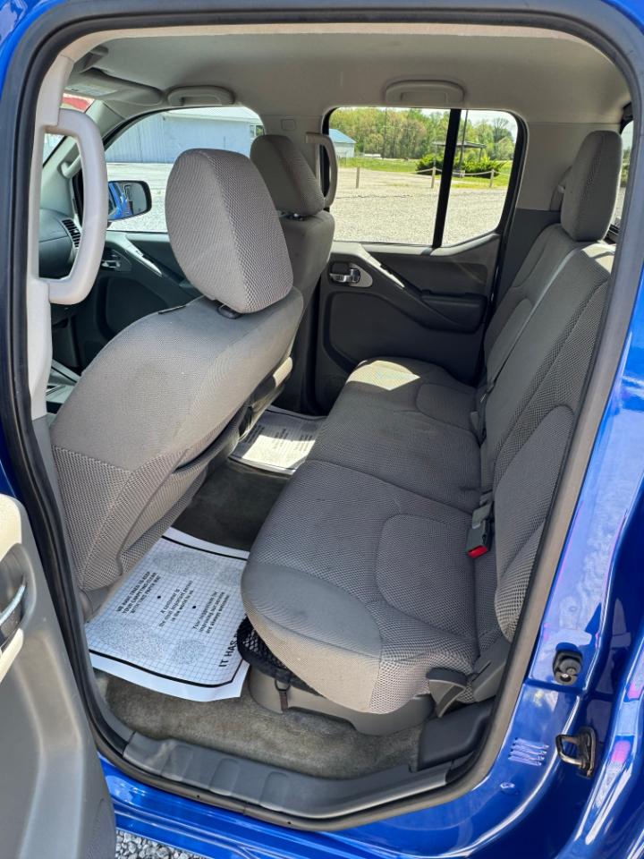 Nissan Frontier SV Crew Cab 4WD 2015