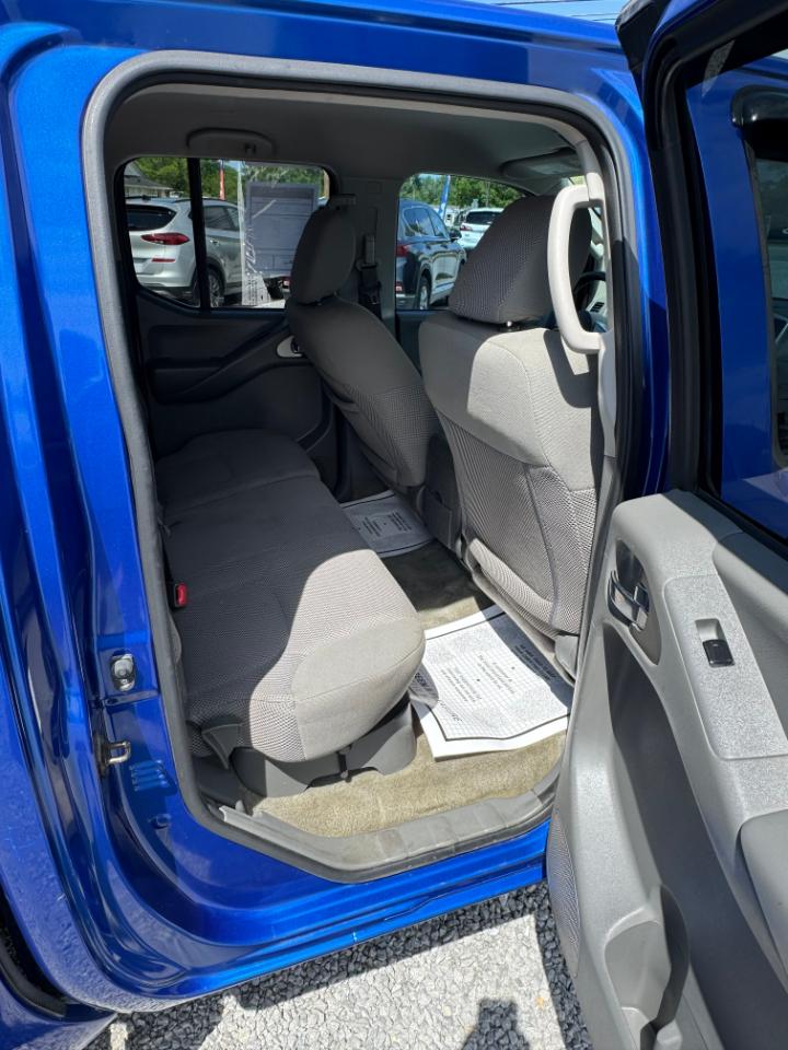 Nissan Frontier SV Crew Cab 4WD 2015