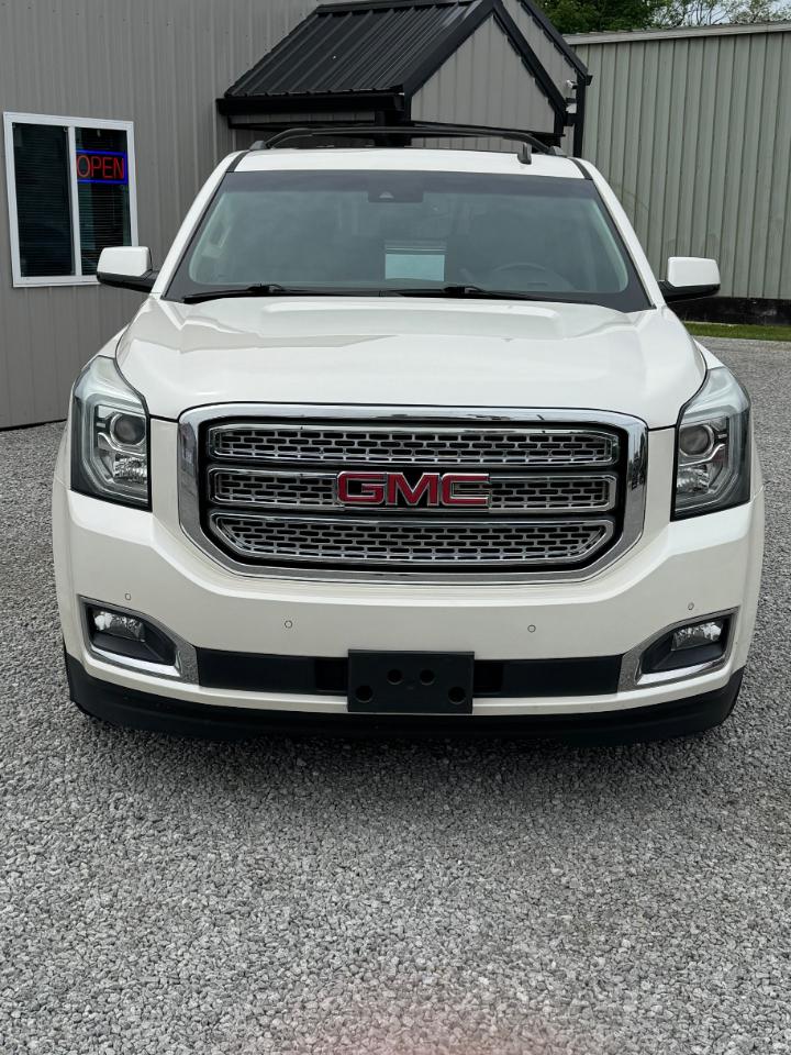 GMC Yukon XL SLT 1/2 Ton 4WD 2015