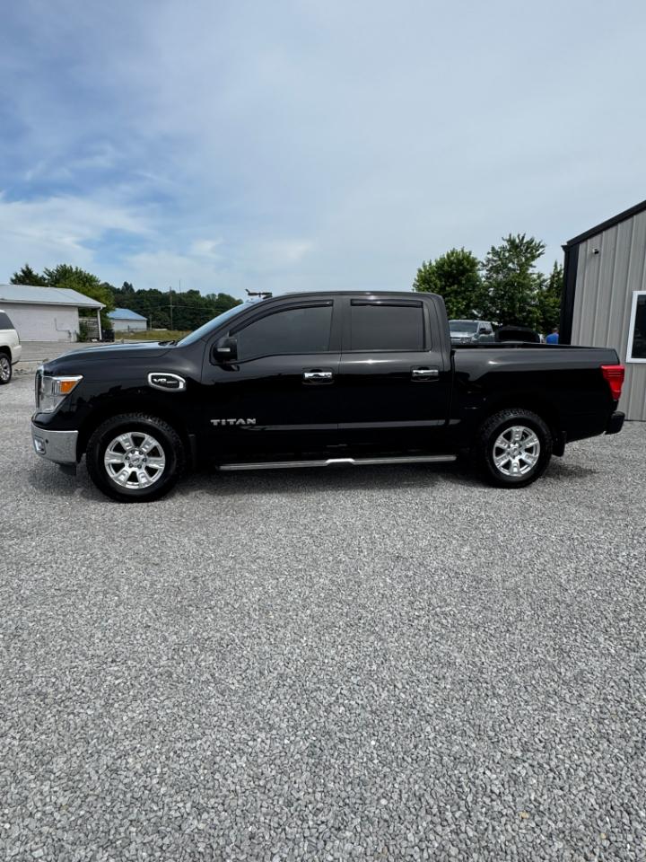 Nissan Titan SV Crew Cab 4WD 2017