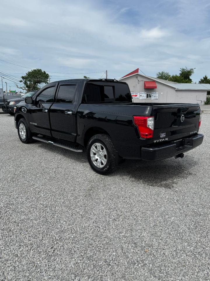 Nissan Titan SV Crew Cab 4WD 2017