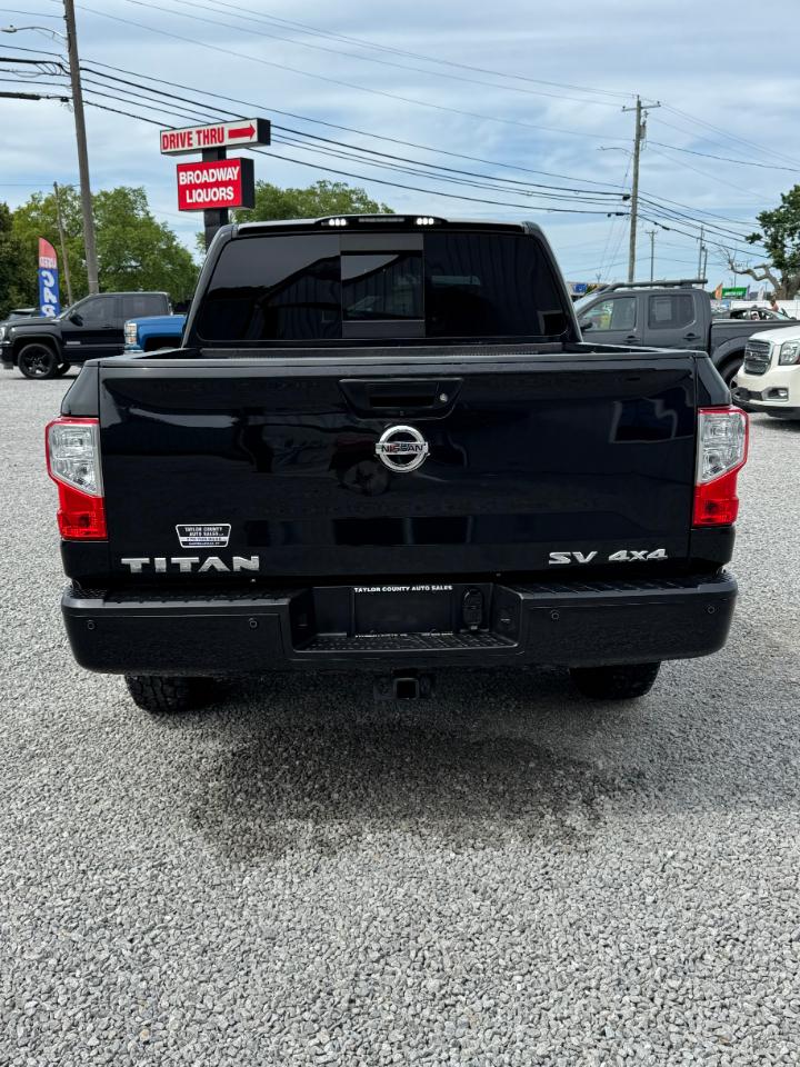 Nissan Titan SV Crew Cab 4WD 2017