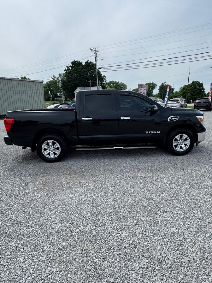 Nissan Titan SV Crew Cab 4WD 2017