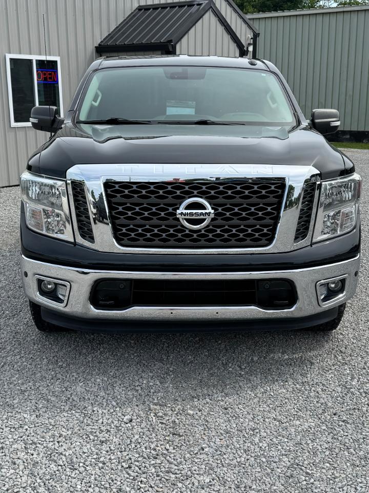 Nissan Titan SV Crew Cab 4WD 2017