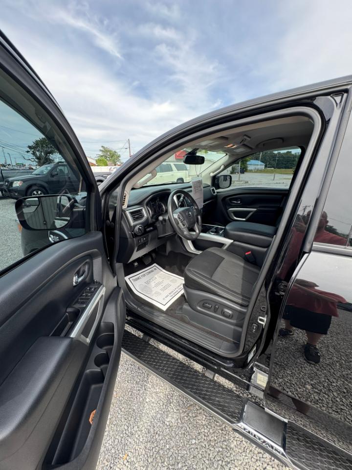Nissan Titan SV Crew Cab 4WD 2017