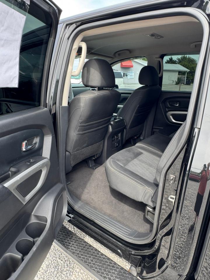 Nissan Titan SV Crew Cab 4WD 2017
