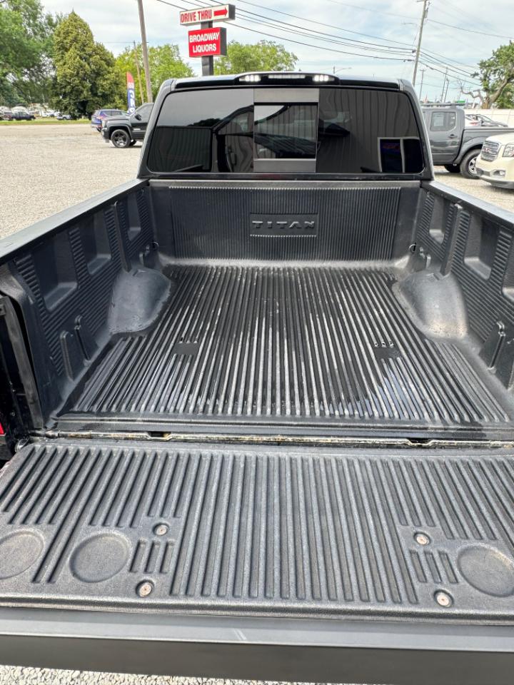 Nissan Titan SV Crew Cab 4WD 2017