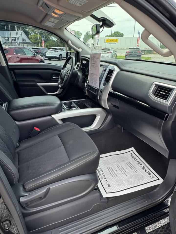 Nissan Titan SV Crew Cab 4WD 2017