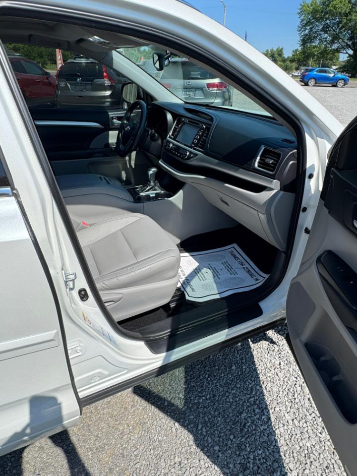 Toyota Highlander XLE AWD V6 2016