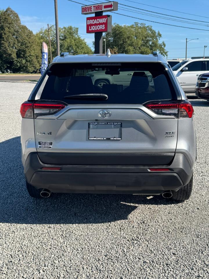 Toyota RAV4 XLE AWD 2021
