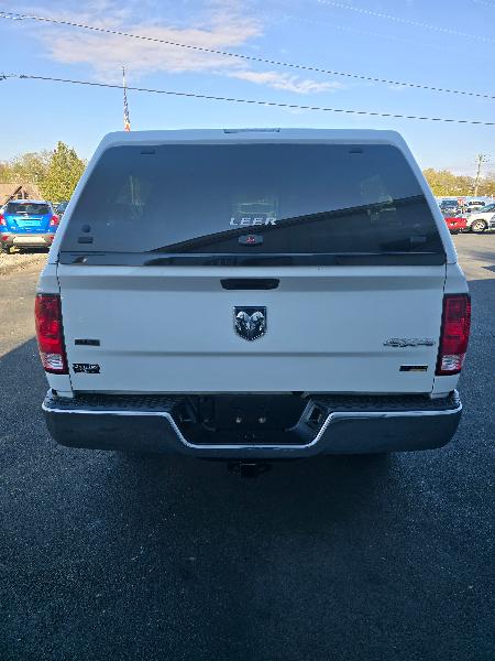 2017 Ram 1500 SLT photo 3