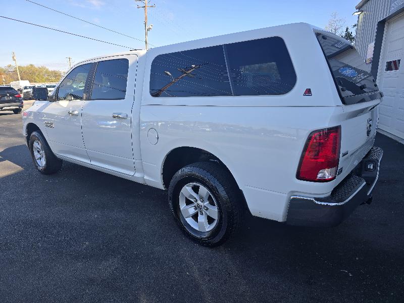 2017 Ram 1500 SLT photo 4