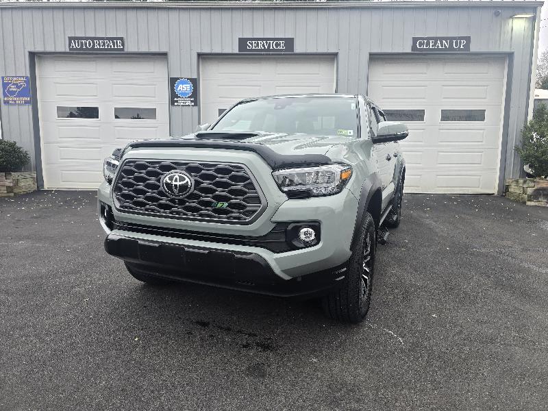 Toyota Tacoma SR5 Double Cab Long Bed V6 6AT 4WD 2022 Toyota Tacoma SR5 Double Cab Long Bed V6 6AT 4WD 2022