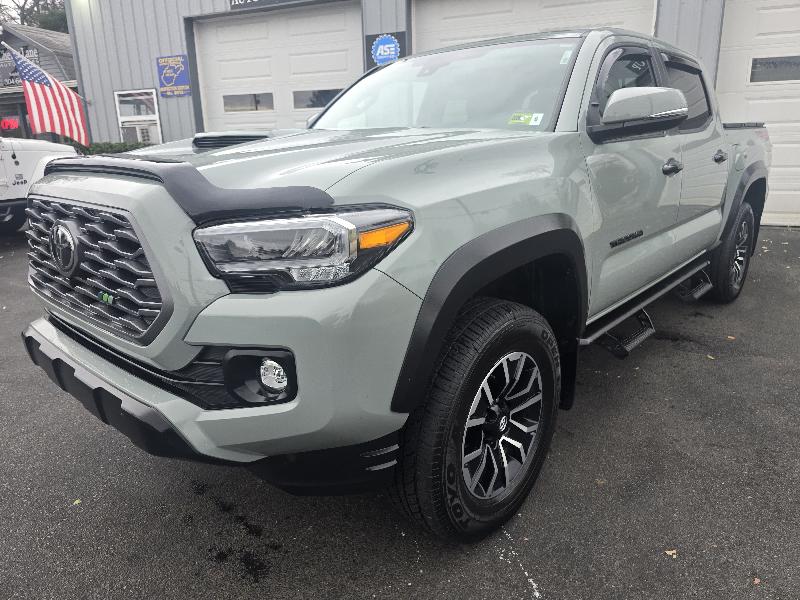 Toyota Tacoma SR5 Double Cab Long Bed V6 6AT 4WD 2022 Toyota Tacoma SR5 Double Cab Long Bed V6 6AT 4WD 2022