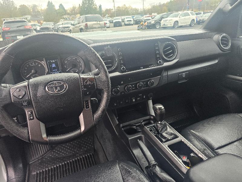 Toyota Tacoma SR5 Double Cab Long Bed V6 6AT 4WD 2022 Toyota Tacoma SR5 Double Cab Long Bed V6 6AT 4WD 2022