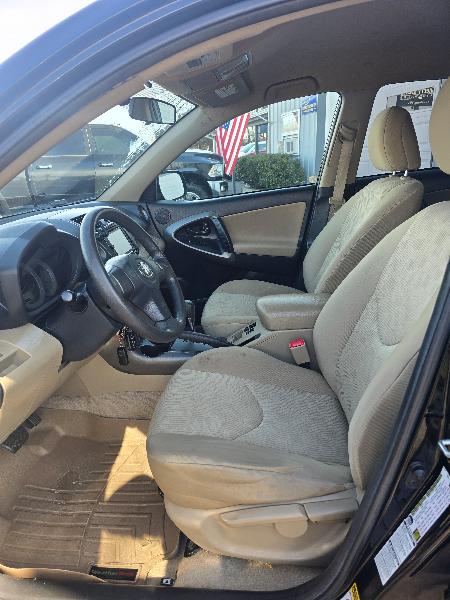 Toyota RAV4 Base I4 4WD 2010