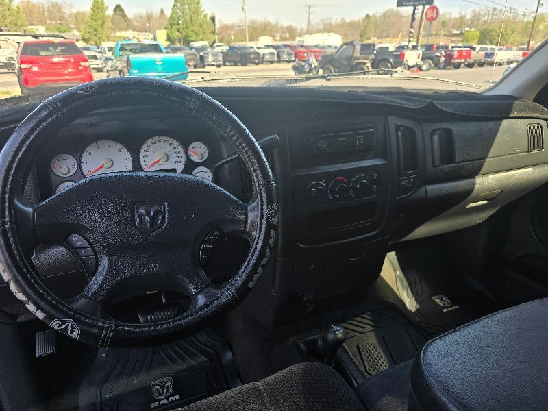 Dodge Ram 1500 ST Short Bed 4WD 2002