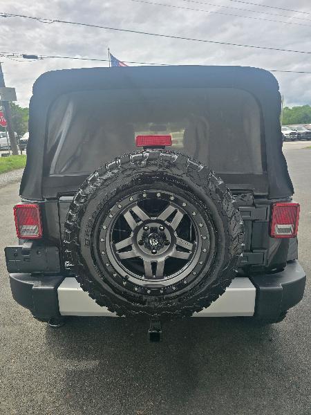 Jeep Wrangler Unlimited Sahara 4WD 2013