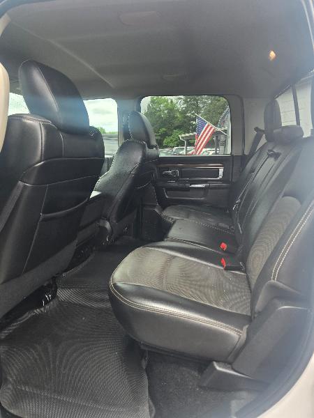 RAM 1500 Laramie Crew Cab SWB 4WD 2016