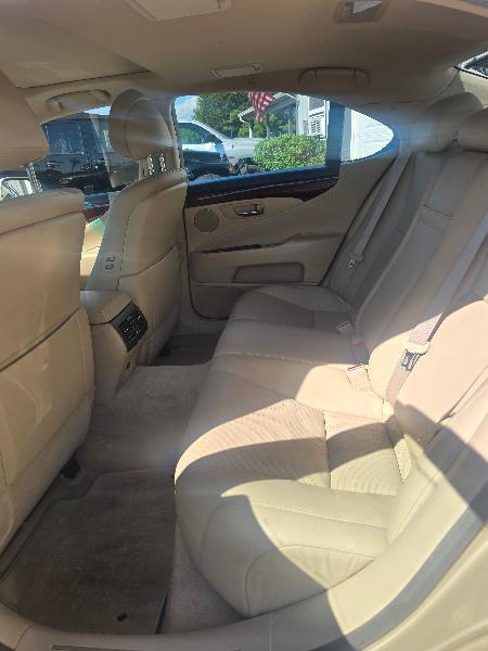 Lexus LS 460 Luxury Sedan 2007