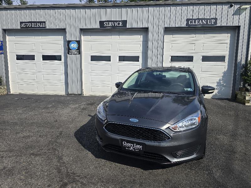 Ford Focus SE Sedan 2016