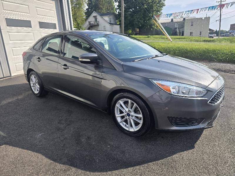 Ford Focus SE Sedan 2016