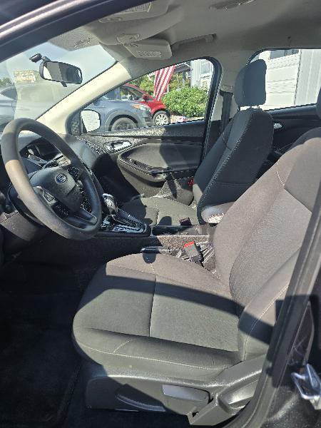 Ford Focus SE Sedan 2016