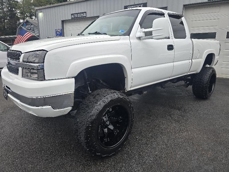 2004 Chevrolet Silverado 2500HD Ext. Cab Long Bed 4WD