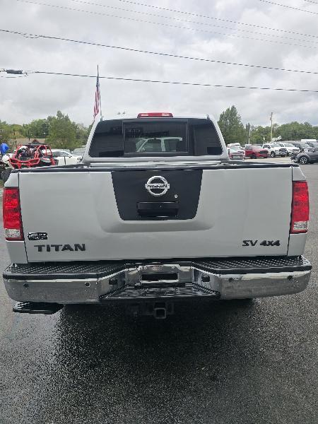 Nissan Titan SV Crew Cab 4WD 2012