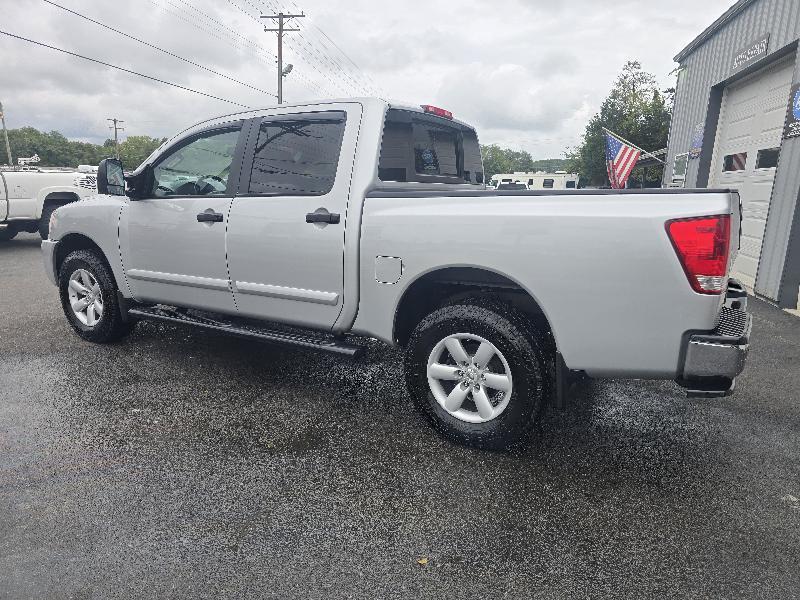 Nissan Titan SV Crew Cab 4WD 2012